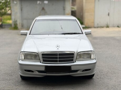 Mercedes C 180