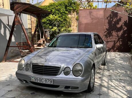 Mercedes E 200