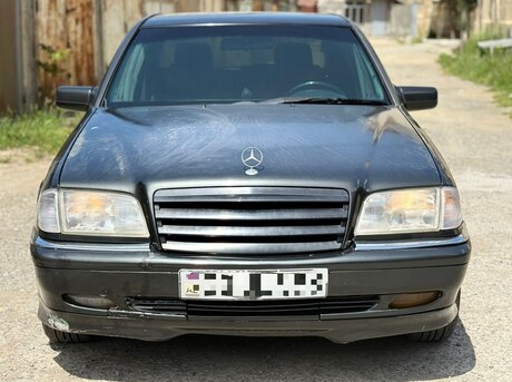 Mercedes C 200
