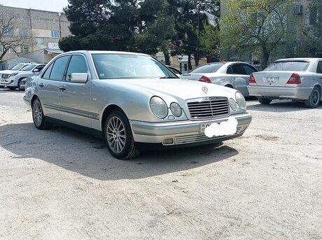 Mercedes E 240