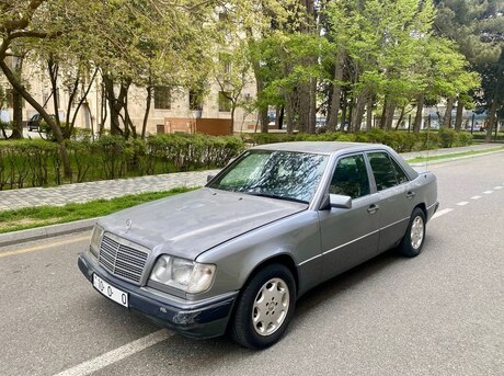 Mercedes 230 E