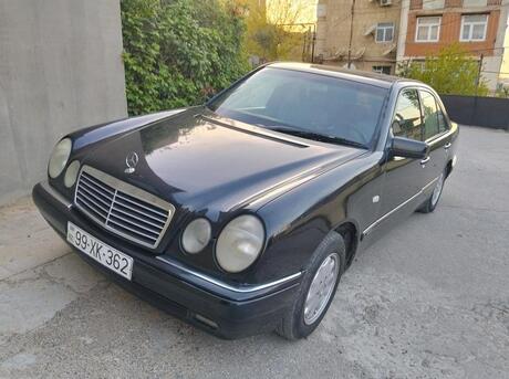 Mercedes E 200