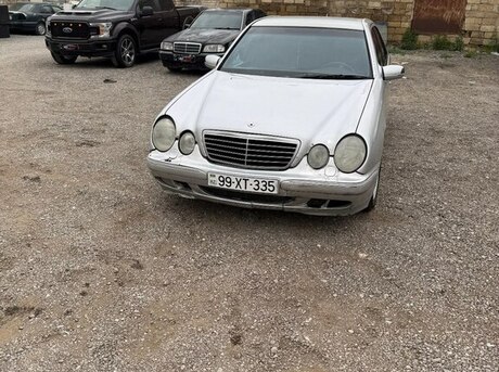 Mercedes E 220