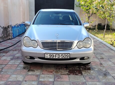 Mercedes C 200