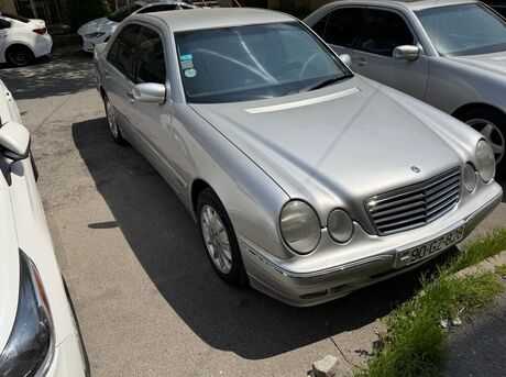 Mercedes E 220