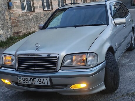 Mercedes C 200