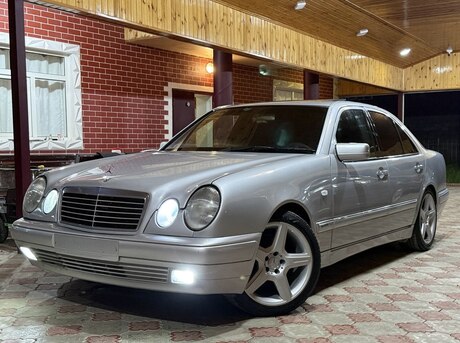 Mercedes E 230