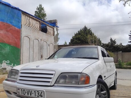 Mercedes C 200