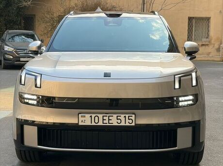 Lynk & Co 900