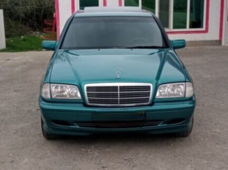 Mercedes C 200