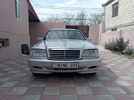 Mercedes C 200