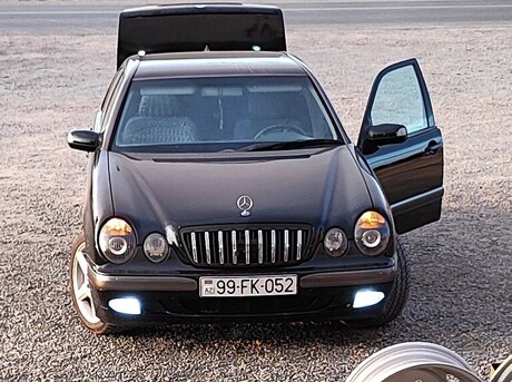 Mercedes E 220