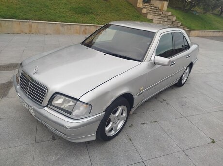 Mercedes C 220