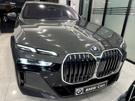 BMW i7