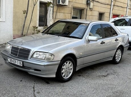 Mercedes C 200