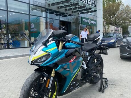 CFMOTO 300 SR