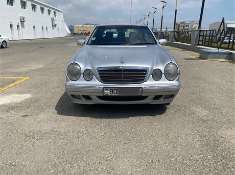 Mercedes E 240