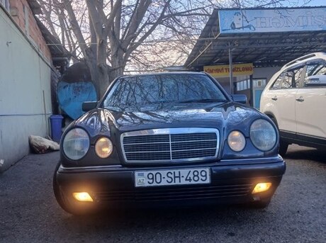 Mercedes E 240