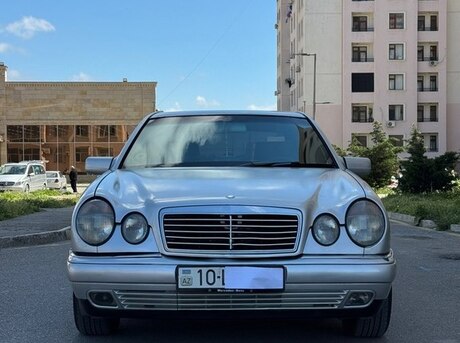 Mercedes E 200