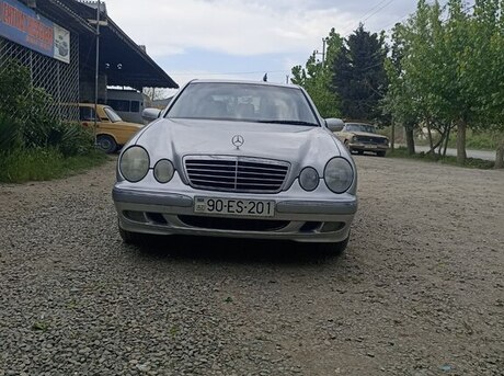 Mercedes E 240