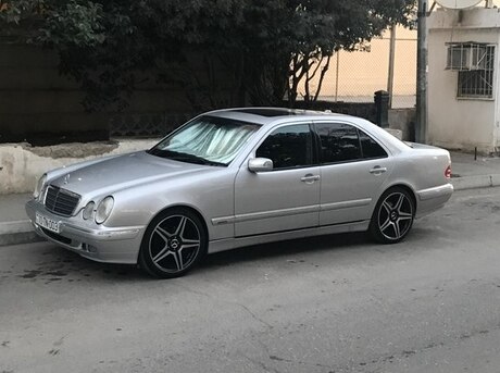 Mercedes E 320