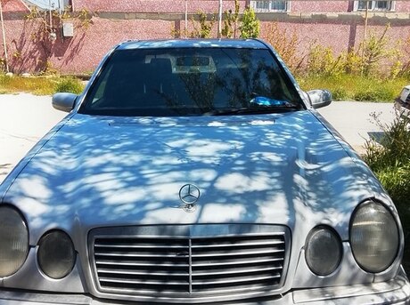 Mercedes E 320