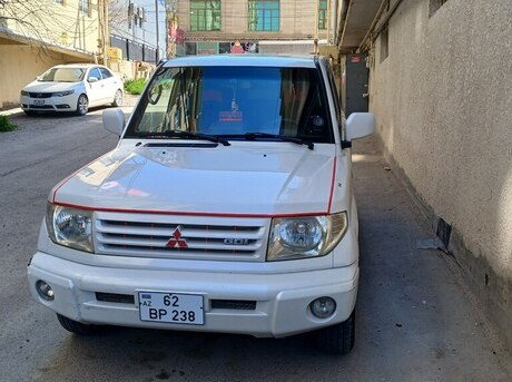 Mitsubishi Pajero io