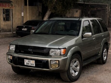 Infiniti QX4