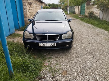 Mercedes C 200