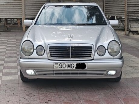 Mercedes E 240