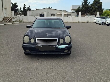 Mercedes E 240