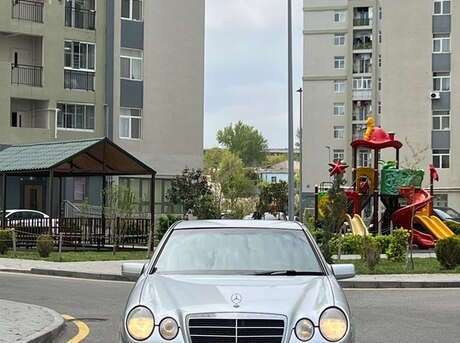 Mercedes E 240