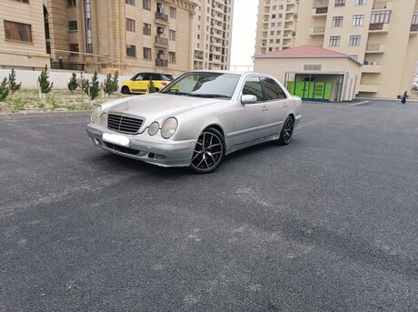 Mercedes E 240