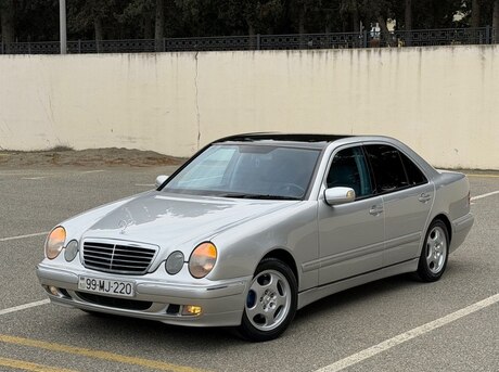 Mercedes E 200