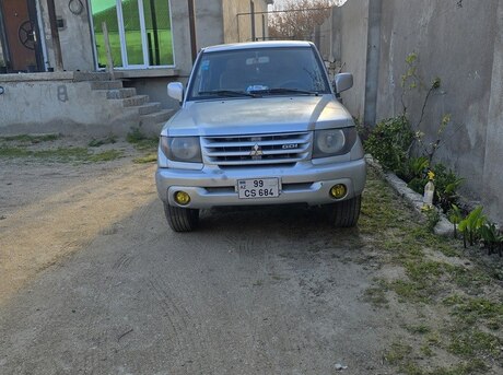 Mitsubishi Pajero io