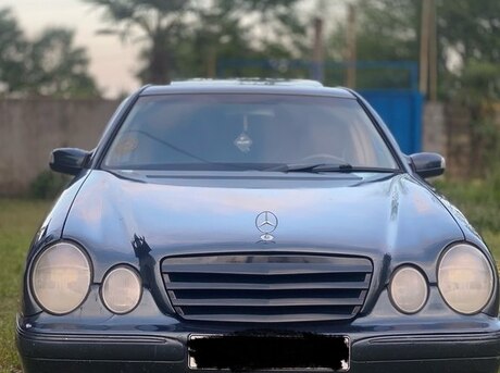 Mercedes E 220