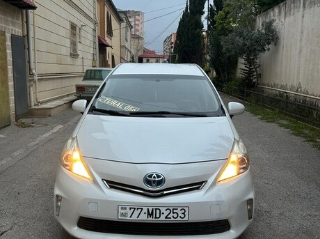 Toyota Prius V
