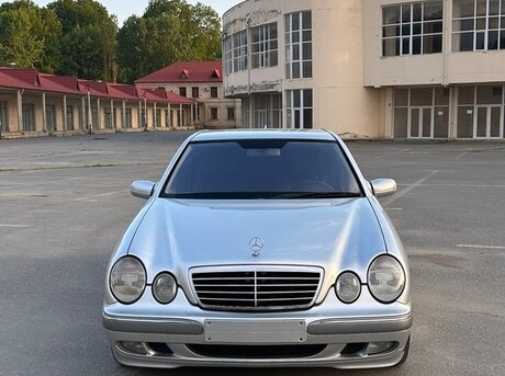Mercedes E 220