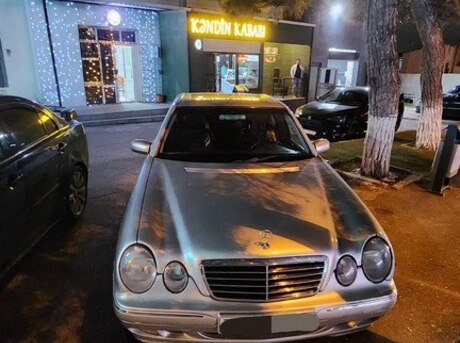 Mercedes E 200
