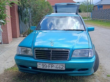 Mercedes C 200