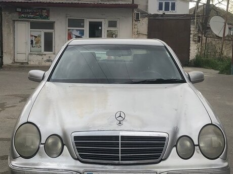 Mercedes E 220