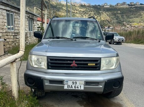 Mitsubishi Pajero io