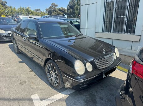 Mercedes E 240