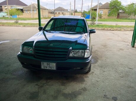 Mercedes C 200