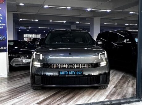 Lynk & Co 900