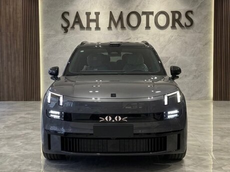 Lynk & Co 900