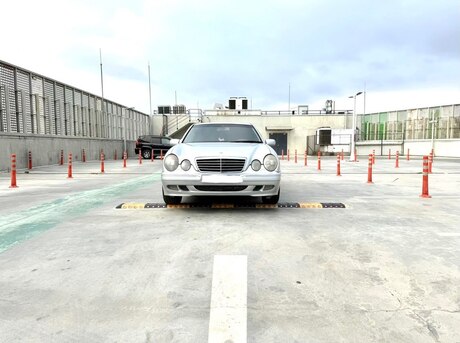 Mercedes E 220