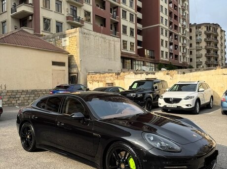 Porsche Panamera GTS