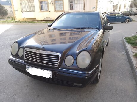 Mercedes E 230