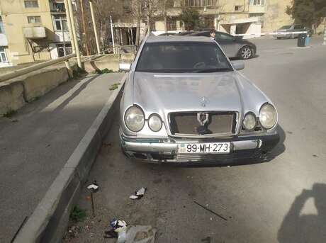 Mercedes E 220